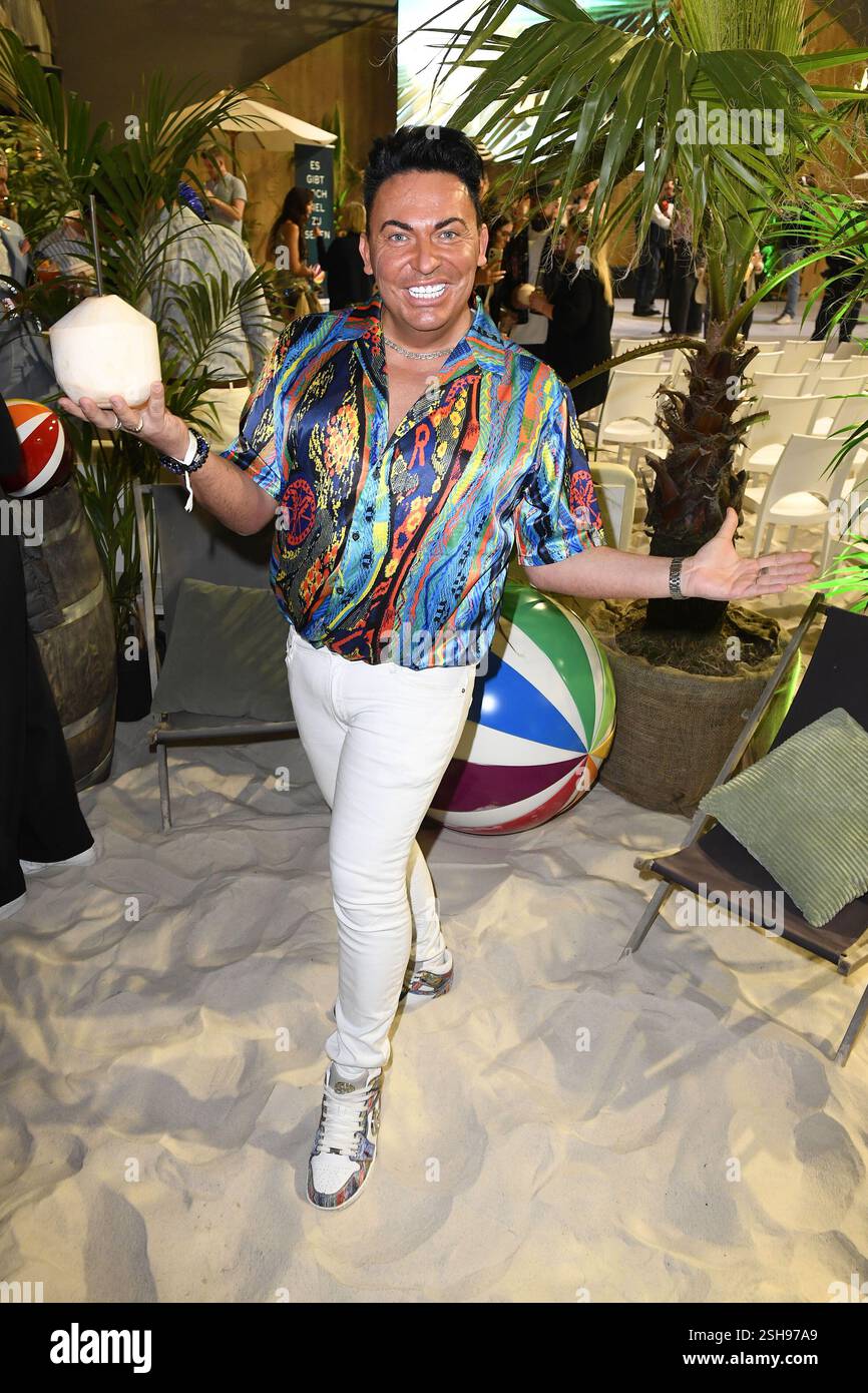 Matthias Mangiapane bei der Premiere zum Start der Realityshow „Promis unter Palmen“ (8 Folgen ab 17.feb 2025 um 20,15 Uhr bei Sat.1) am 10.02.202 Foto Stock