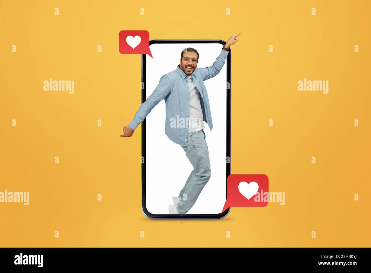 Utente di smartphone che utilizza le interazioni sui social media e le applicazioni di incontri Foto Stock