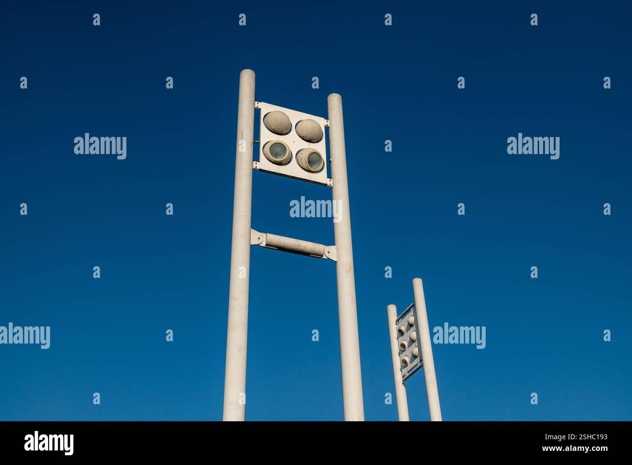 Lampioni stradali moderni, design innovativo con un notevole impatto estetico, progetto sviluppato per l'illuminazione stradale di corso Inghilterra a Torino. Spher Foto Stock