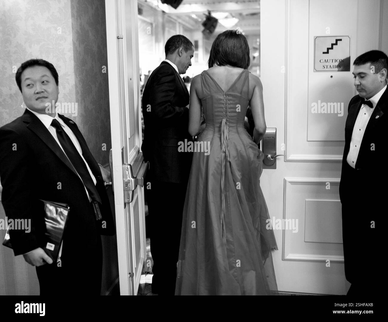 Il presidente Barack Obama e la First Lady Michelle Obama fanno il loro ingresso a Erba medica annuale cena presso il Capital Hilton Hotel di Washington, D.C. 1/31/09 Official White House Photo by Pete Souza Foto Stock
