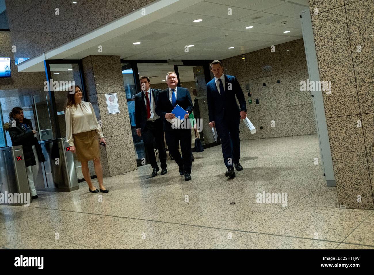 Commissario europeo per la democrazia e la giustizia, lo Stato di diritto e la tutela dei consumatori Michael MCGRATH e Adam SZLAPKA presso la General Affairs Co Foto Stock