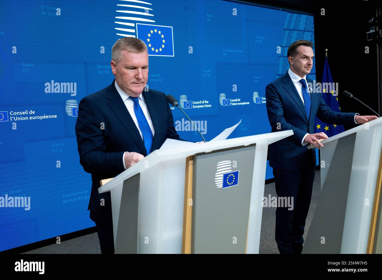 Commissario europeo per la democrazia e la giustizia, lo Stato di diritto e la tutela dei consumatori Michael MCGRATH e Adam SZLAPKA presso la General Affairs Co Foto Stock