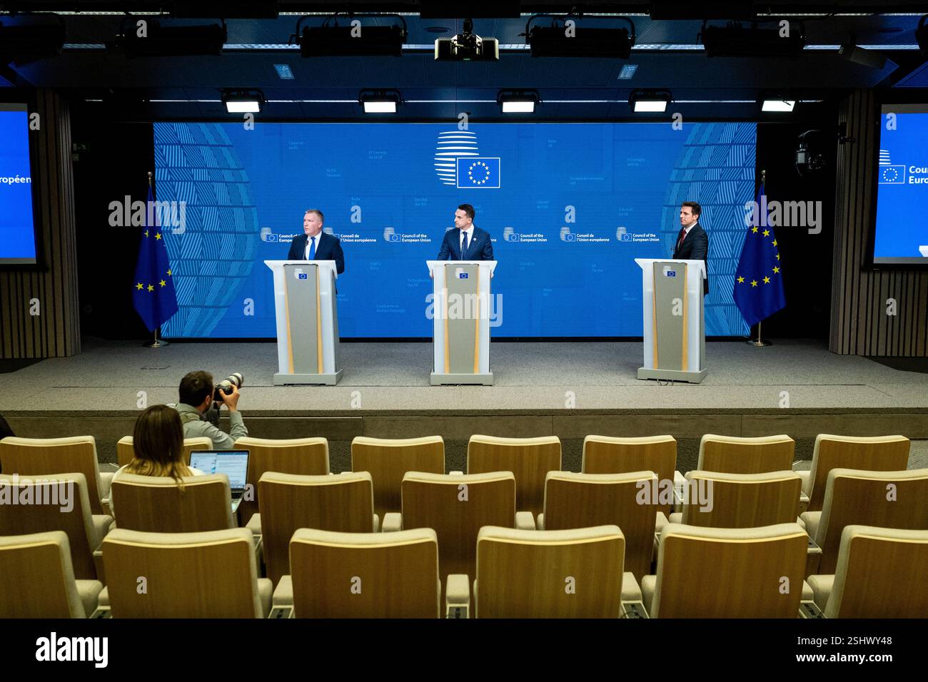 Commissario europeo per la democrazia e la giustizia, lo Stato di diritto e la tutela dei consumatori Michael MCGRATH e Adam SZLAPKA presso la General Affairs Co Foto Stock