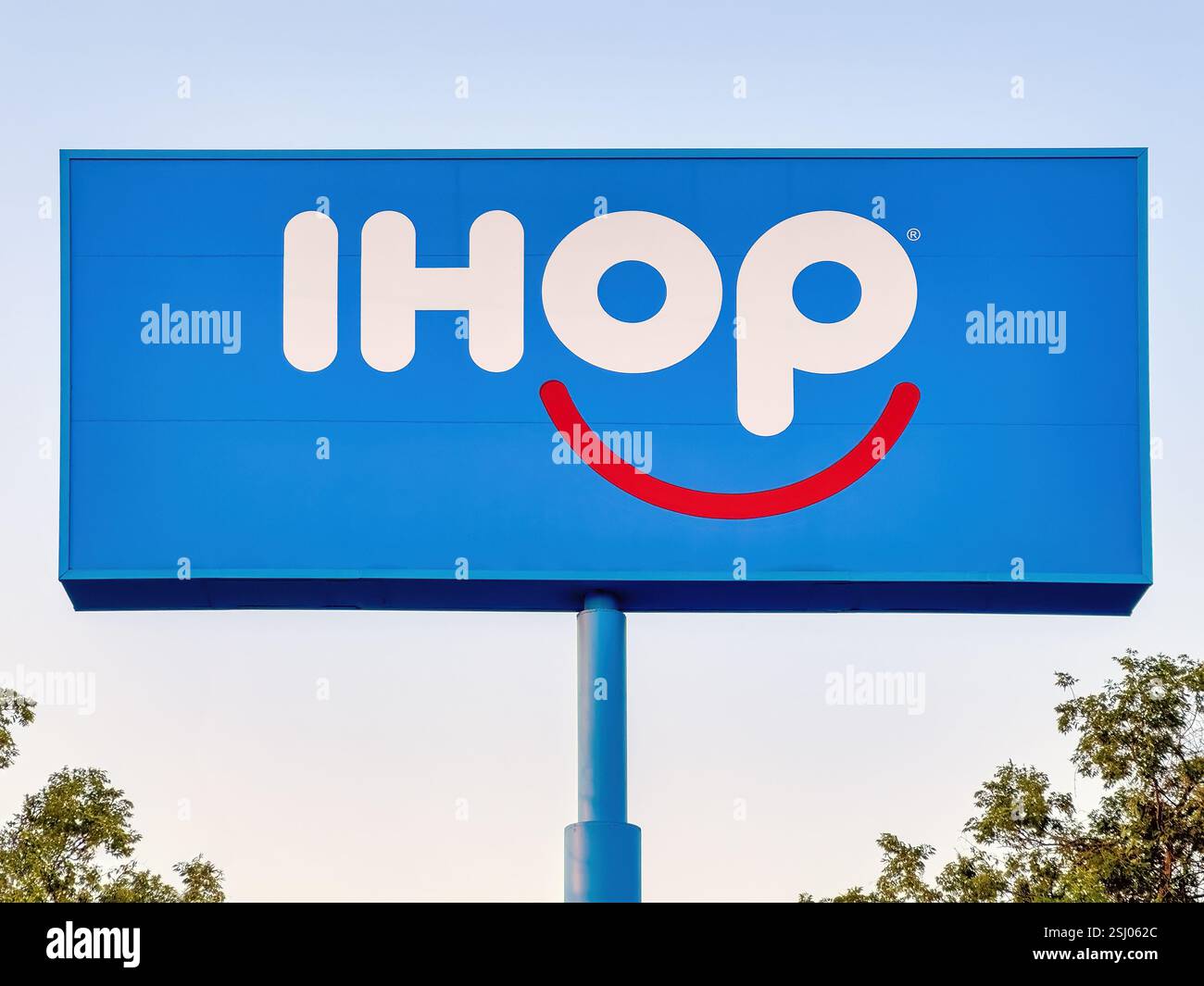 Ristorante IHOP ad Austin, Texas, Stati Uniti. International House of Pancakes, catena di ristoranti americani specializzati in piatti americani per colazione. - Immagine stock catturata con smartphone