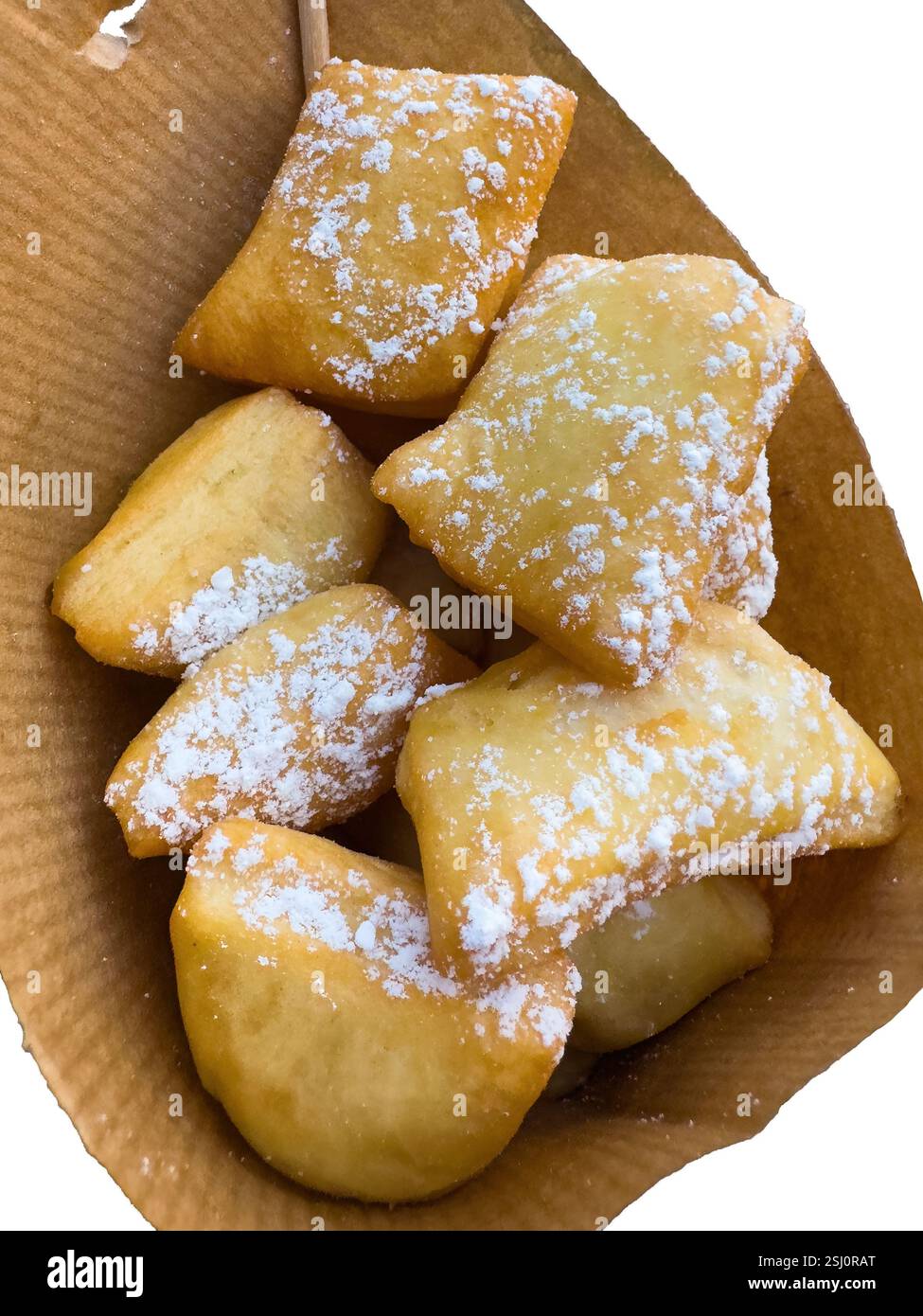 Schmalzkuchen, torta di lardo dal mercatino di Natale in Germania. Stuzzichini speciali tedeschi. Pasta fritta di lievito con zucchero a velo. Foto Stock