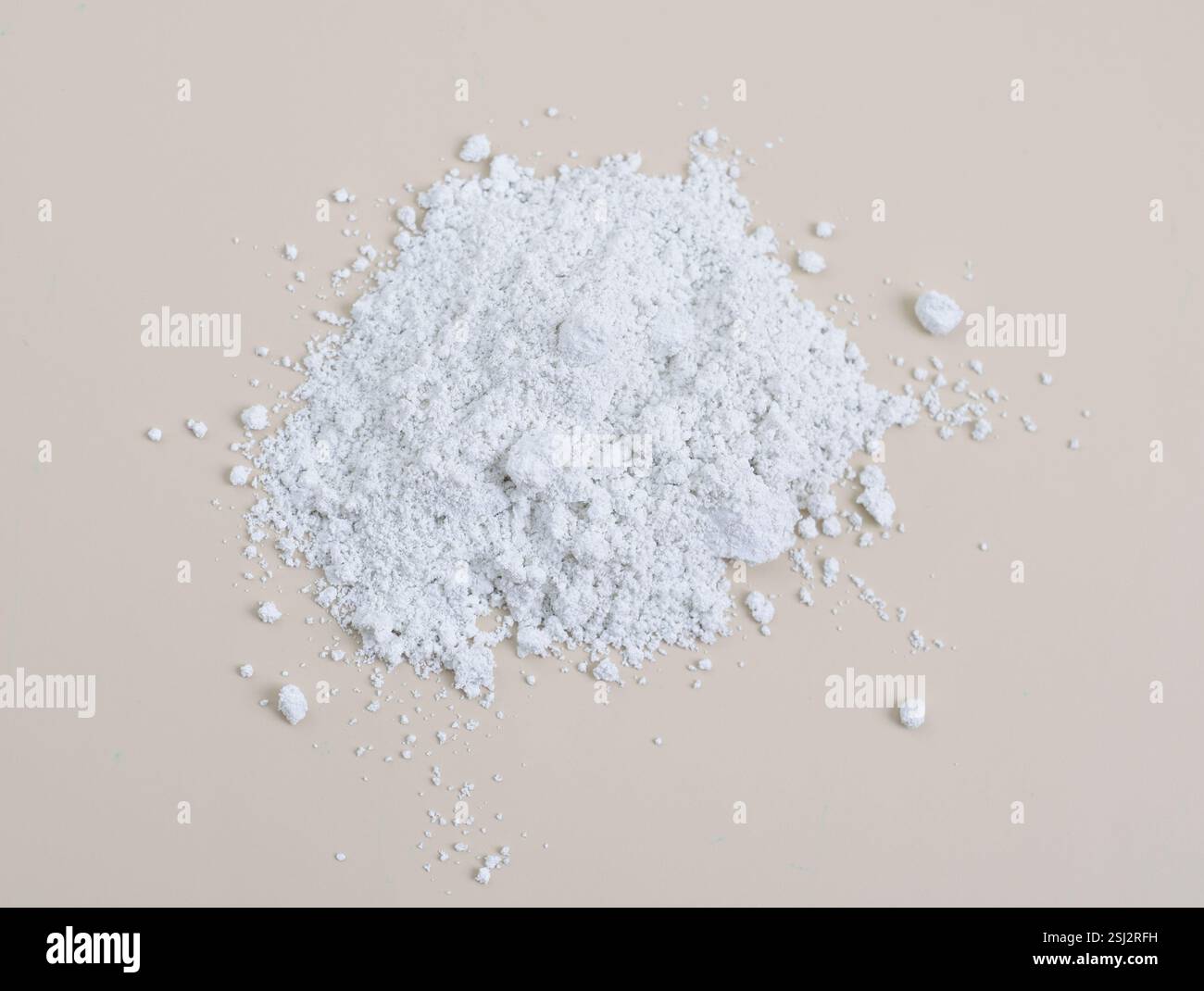 L'ossido di zinco è un composto inorganico con la formula ZnO Foto Stock