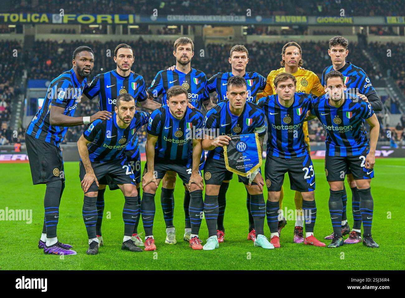 Milano, Italia. 10 febbraio 2025. L'11 di partenza dell'Inter per la partita di serie A tra Inter e Fiorentina al Giuseppe Meazza di Milano. Credito: Gonzales Photo/Alamy Live News Foto Stock