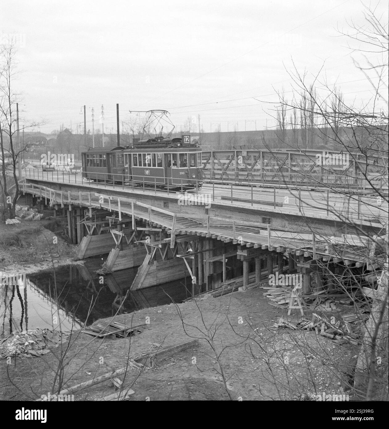 --- Bau einer neuen Trambrücke im Schänzli; 1950#ponte del tram in costruzione; 1950 Foto Stock