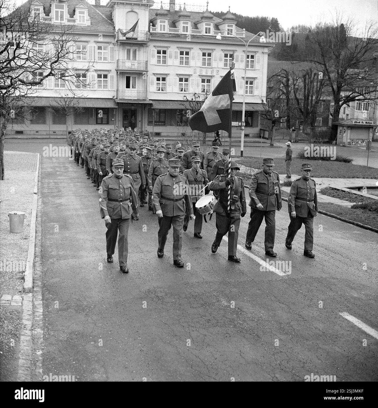 --- Sechzigjährige Soldaten bei Ausmusterung, Appenzell 1958#Sixty anni soldati dimessi, Appenzell 1958 Foto Stock