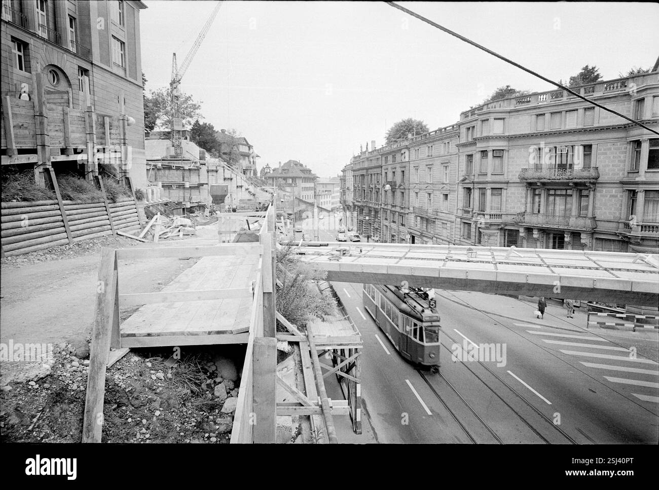 --- Bau, Montage einer Brücke aus vorfabrizierten Bauelementen; 1966#Ponte in costruzione, usando elementi prefabbricati; 1966 Foto Stock