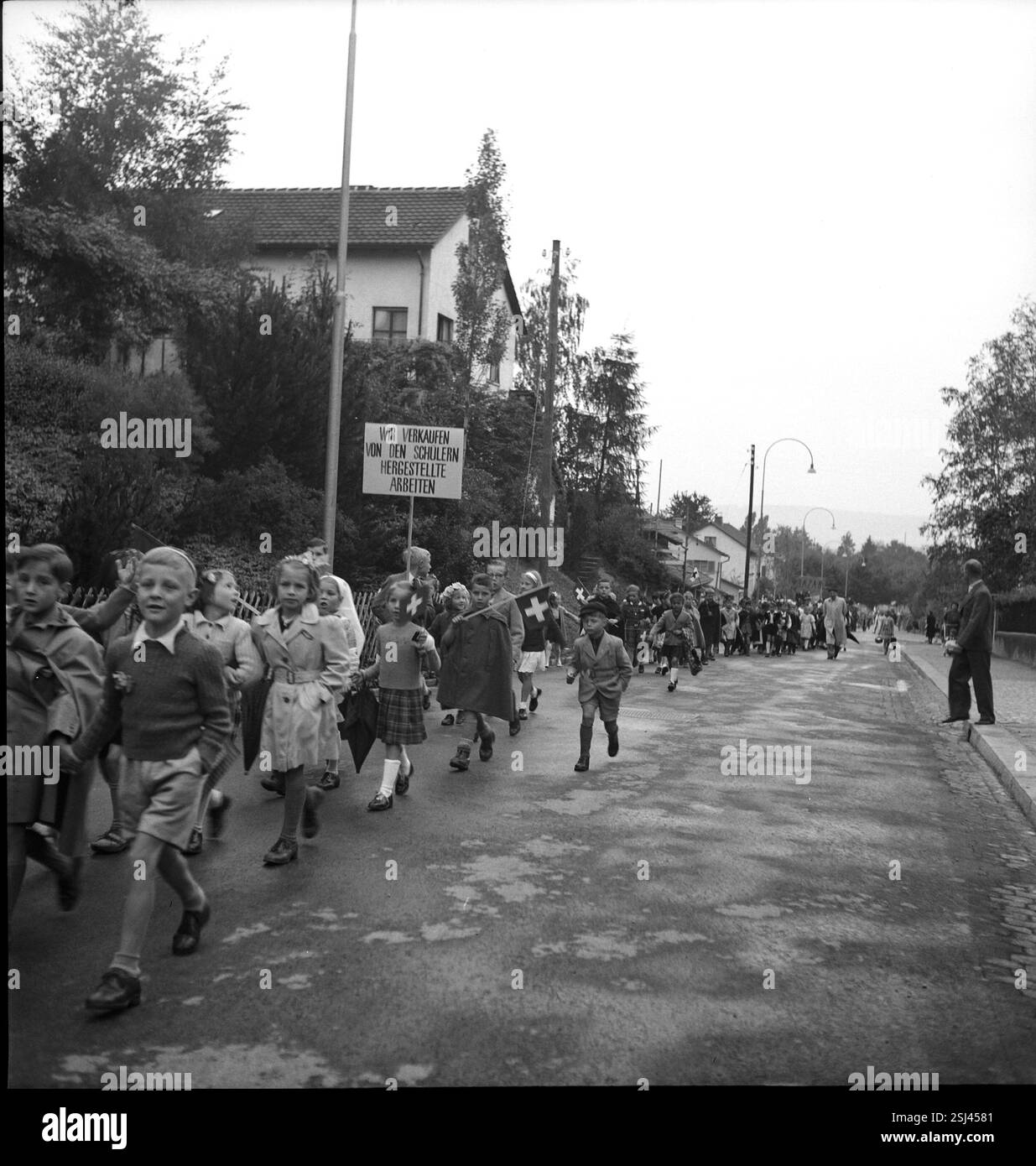 --- Kinder sammeln für die Schweizerspende, 1945#bambini che raccolgono denaro per donazioni svizzere, 1945 Foto Stock