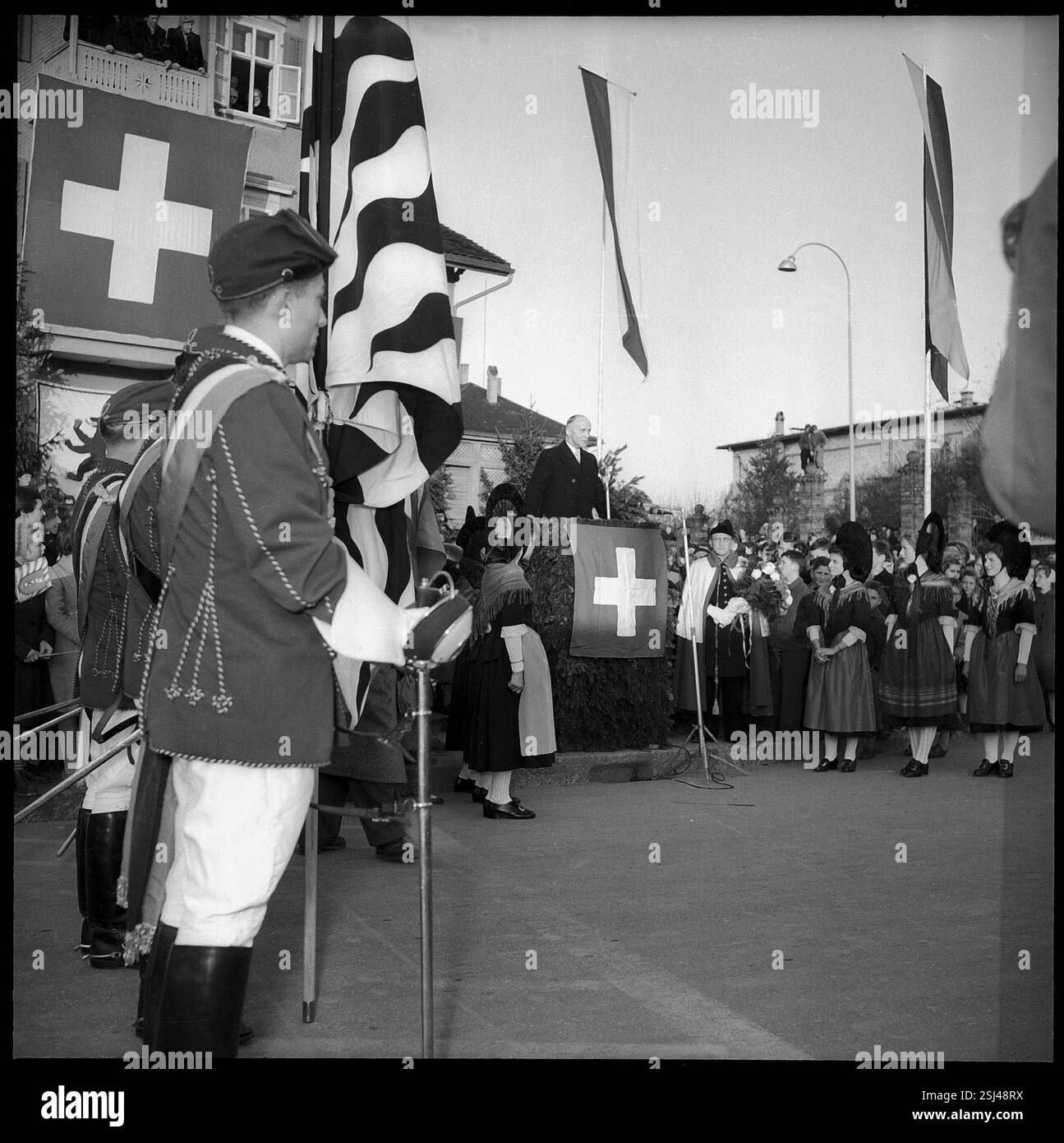 --- Bundesrat Thomas Holenstein a St. Gallen, am Tag nach seiner Wahl; 1954#Consigliere federale Thomas Holenstein un giorno dopo la sua elezione; 1954 Foto Stock