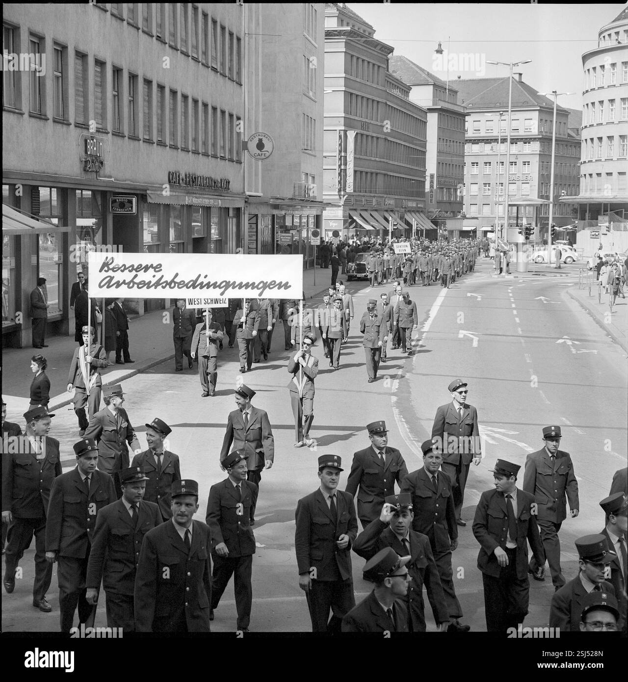 --- Briefträger fordern bessere Arbeitsbedingungen; 1961#postini dimostrano per migliori condizioni di lavoro; 1961- RDB DI DUKAS Foto Stock