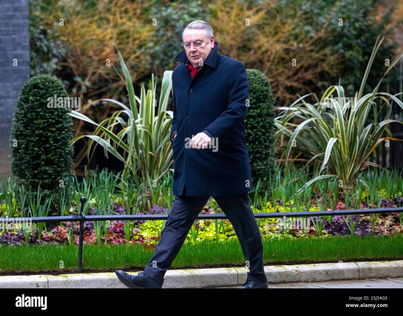 Londra, Regno Unito. 11 febbraio 2025. Sir Alan Campbell, Segretario parlamentare al Tesoro (Chief Whip), a Downing Street per la riunione settimanale del Gabinetto. Crediti: Mark Thomas/Alamy Live News Foto Stock