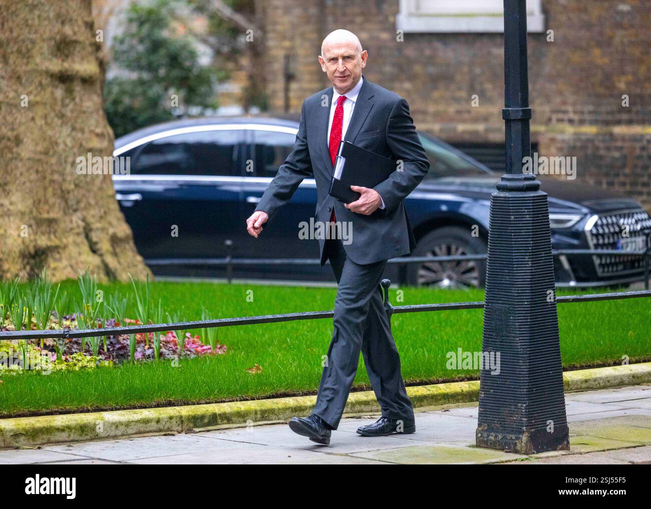 Londra, Regno Unito. 11 febbraio 2025. John Healey, Segretario alla difesa, a Downing Street per la riunione settimanale del Gabinetto. Crediti: Mark Thomas/Alamy Live News Foto Stock