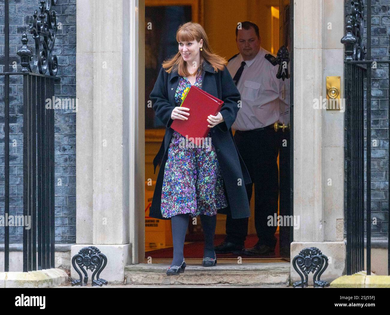 Londra, Regno Unito. 11 febbraio 2025. Angela Rayner, Vice primo Ministro e Ministero dell'edilizia abitativa, delle comunità e degli enti locali, a Downing Street per la riunione settimanale del Gabinetto. Crediti: Mark Thomas/Alamy Live News Foto Stock