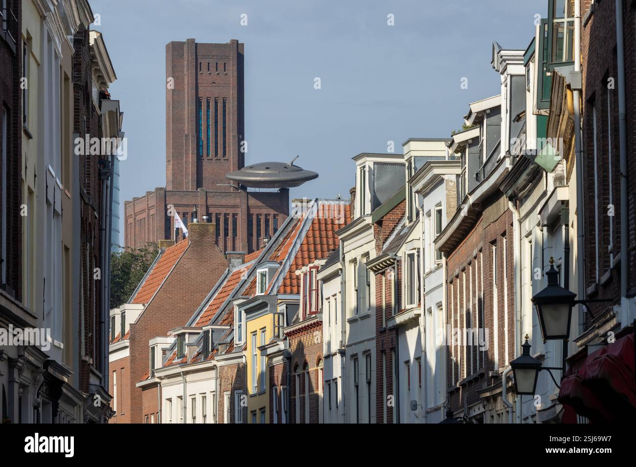 De Inktpot prese forma nella Oudegracht di Utrecht con UFO sul tetto, nei Paesi Bassi. Foto Stock