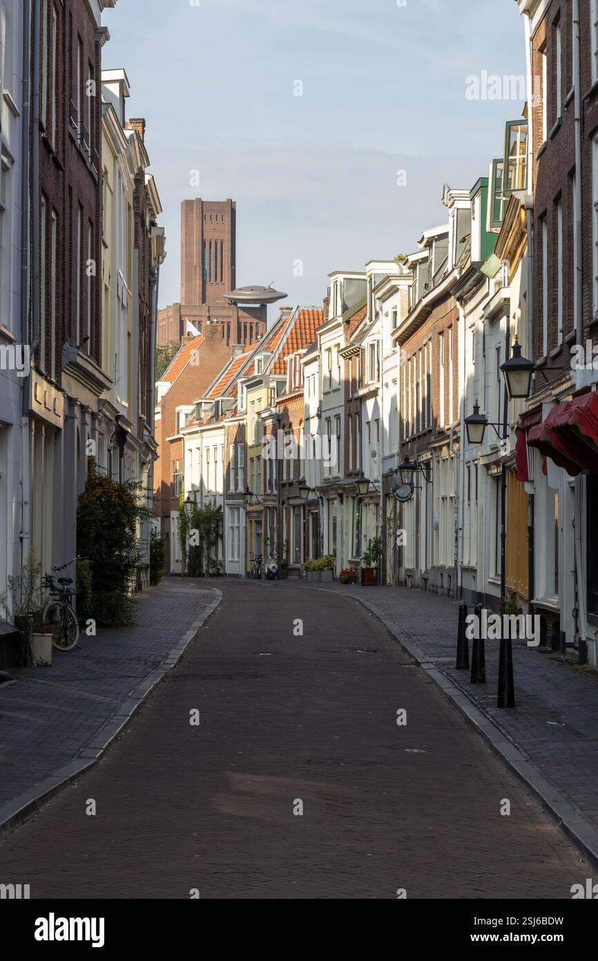 De Inktpot prese forma nella Oudegracht di Utrecht con UFO sul tetto, nei Paesi Bassi. Foto Stock