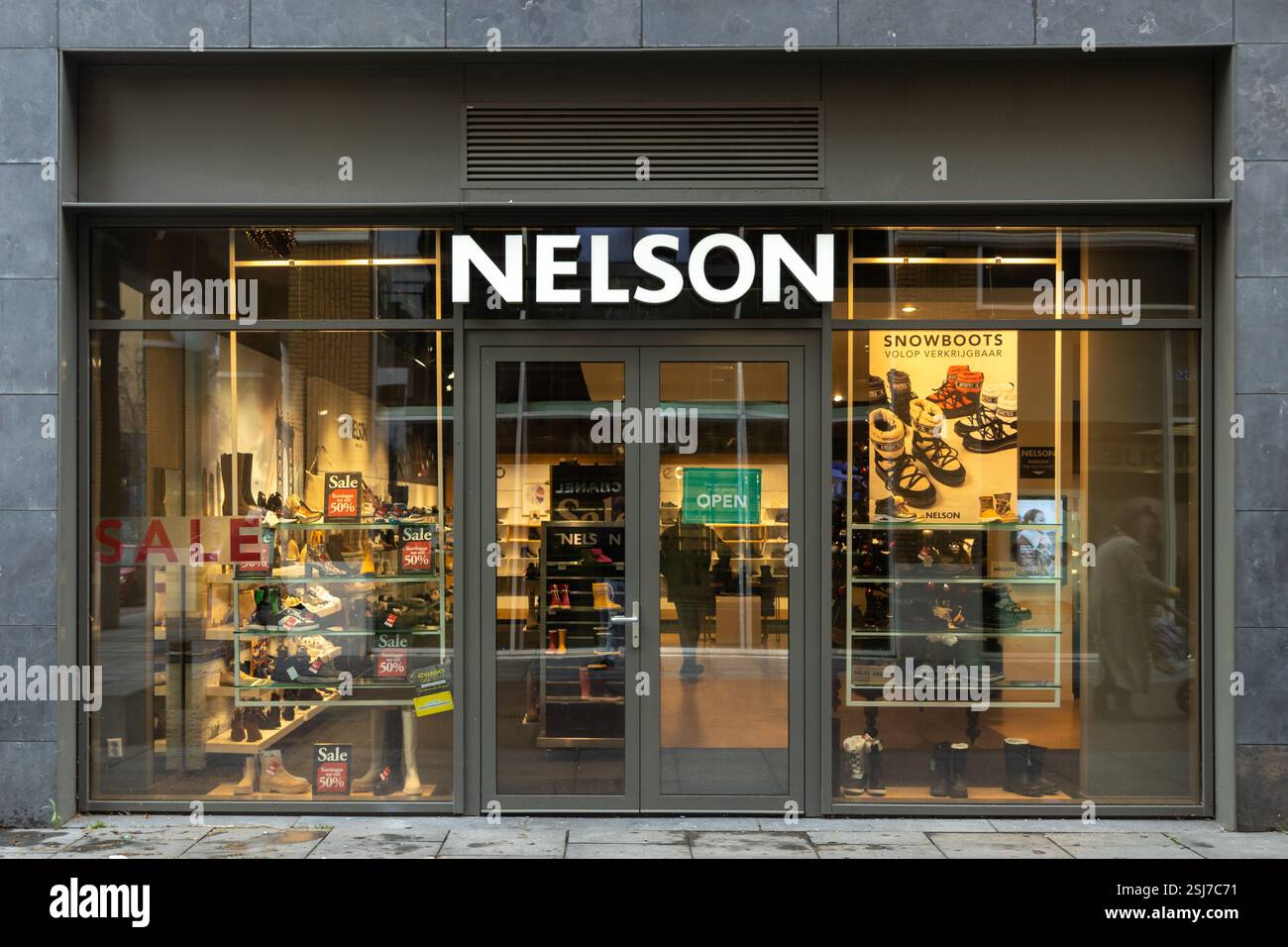 Nelson Shoe Shop, logo del negozio illuminato. Foto Stock