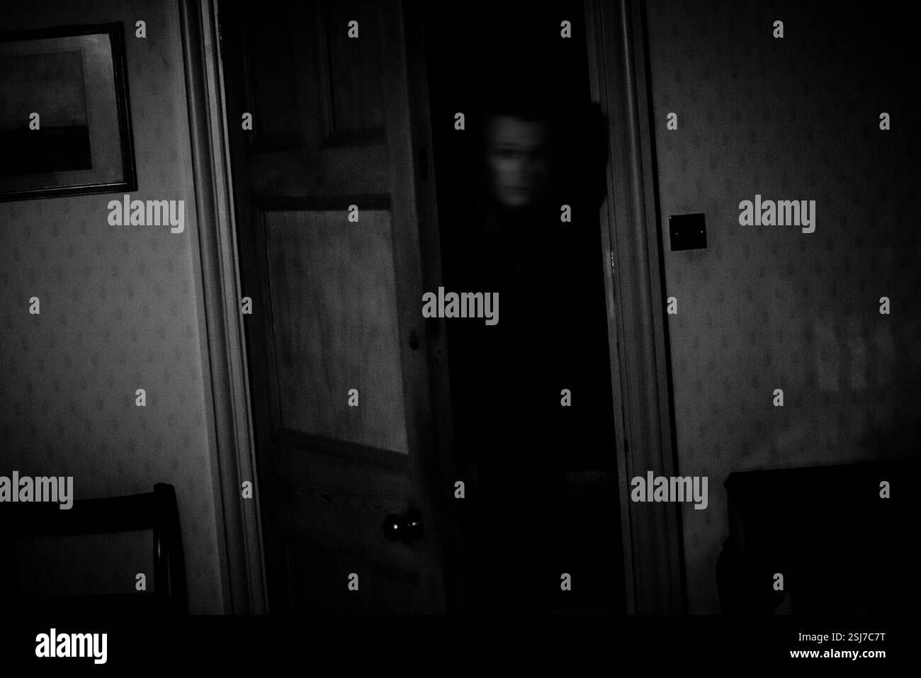 Fantasma spaventoso sulla porta Foto Stock