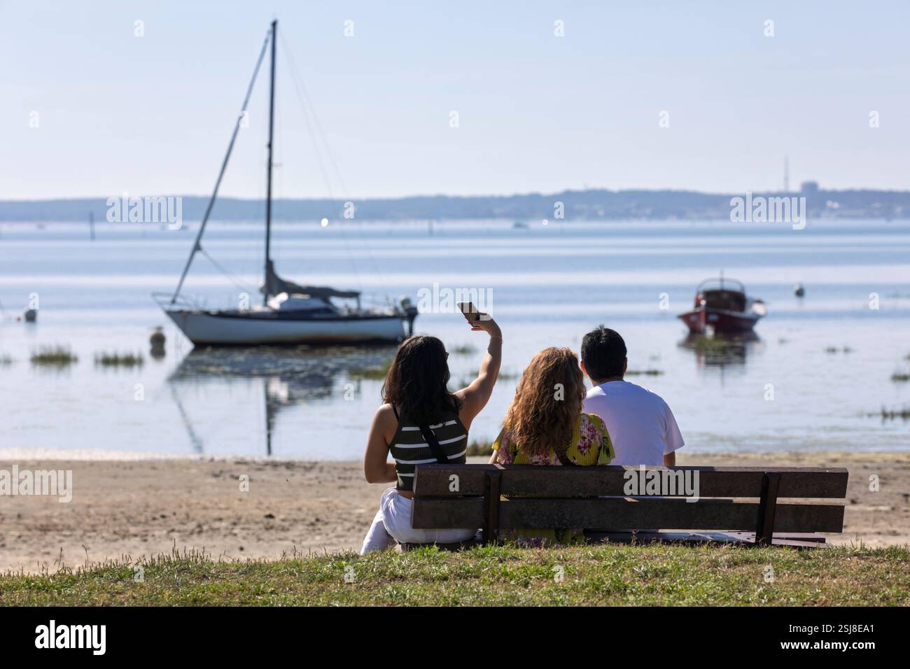Scattare selfie nella baia di Arcachon, Arcachon, dipartimento della Gironda, Nouvelle-Aquitaine, Francia, Europa Foto Stock