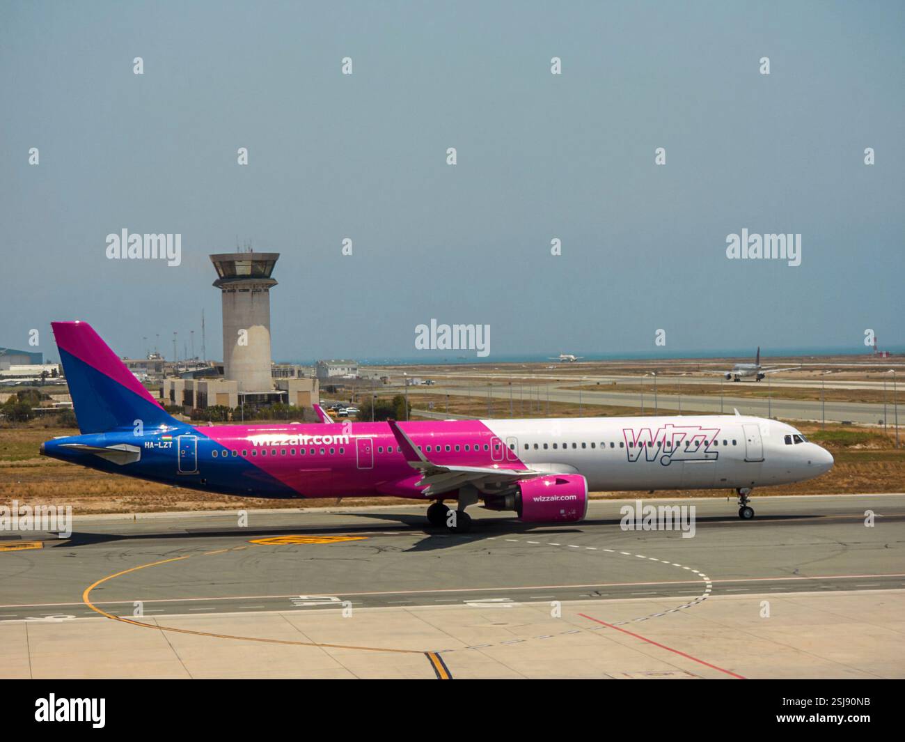 Wizz Air Airbus A321 ha-LZT presso l'aeroporto Ben Gurion, Israele Foto Stock