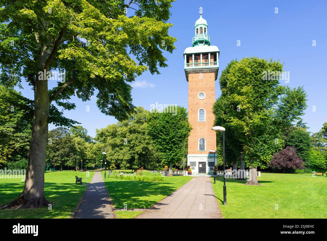 Loughborough Carillon e War Memorial Queens Park Loughborough Leicestershire East Midlands Inghilterra Regno Unito Europa Foto Stock