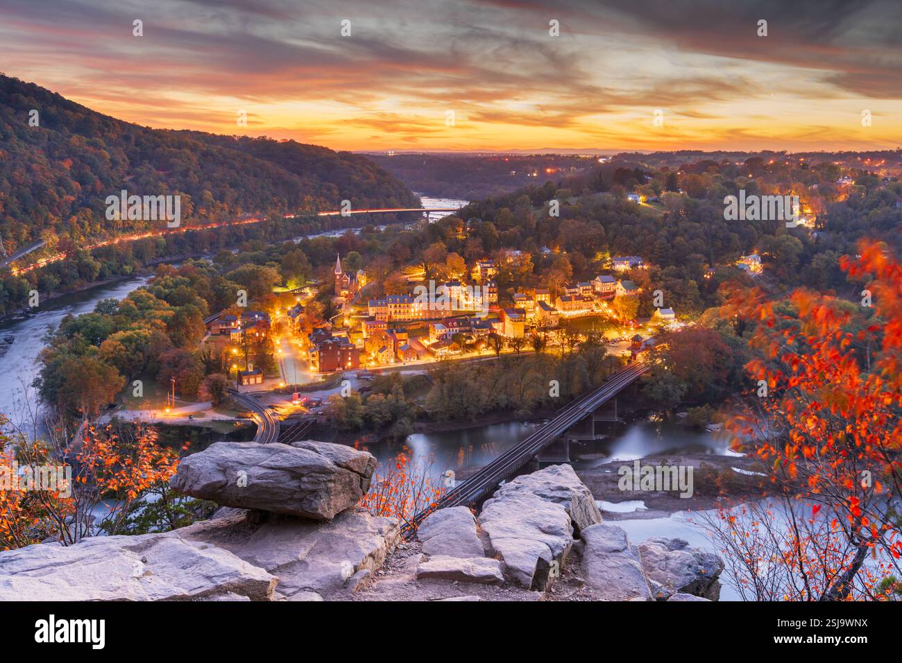 Harpers Ferry, West Virginia, Stati Uniti, affacciato sulla valle dello Shenandoah in autunno al crepuscolo. Foto Stock