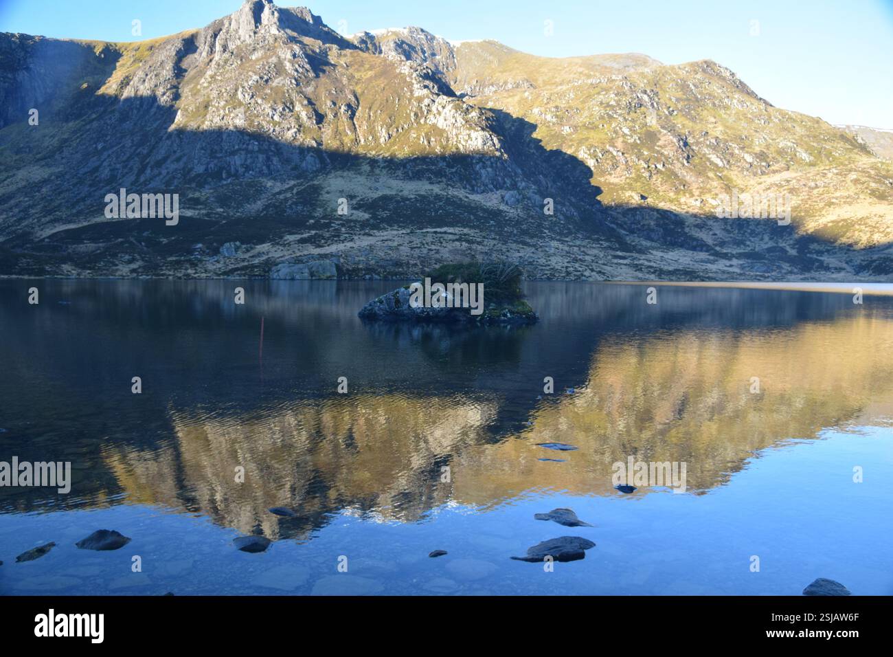Llyn Idwal e dintorni montuosi Foto Stock