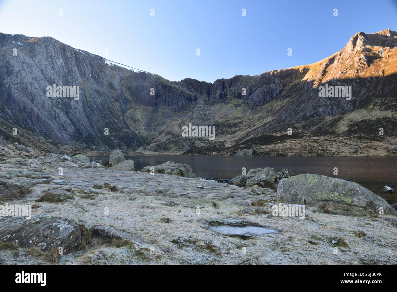 Llyn Idwal e dintorni montuosi Foto Stock