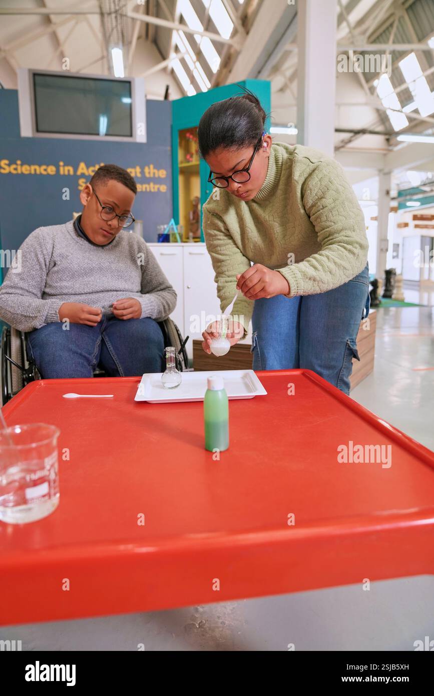 Bambini al Science Center Foto Stock
