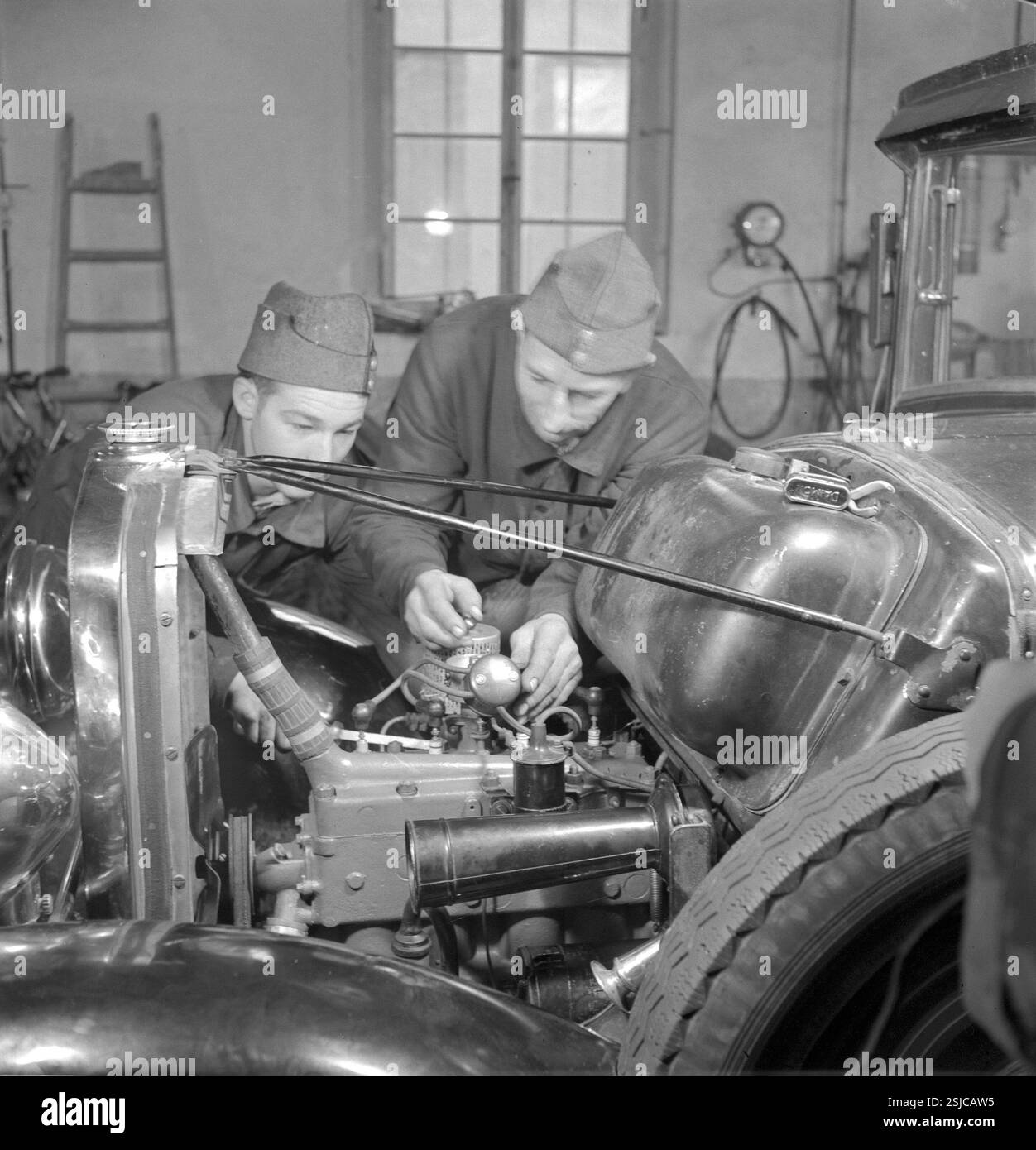 --- Sanitäter; Einsatz in zivilen Berufen, Automechaniker; 1939 #ordine medico, incarico nelle professioni civili, meccanico automobilistico; 1939- RDB DI DUKAS Foto Stock