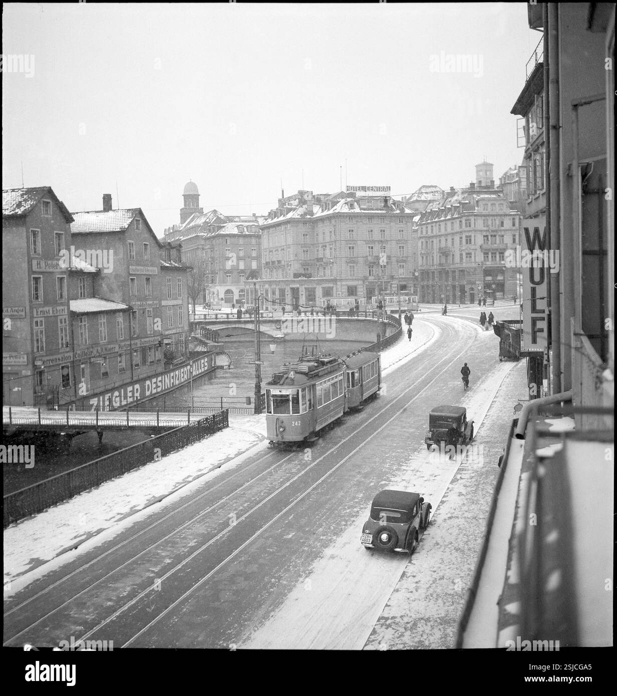 --- tram am Limmatquai, Zürich 1938#Tramway at the Limmatquai, Zürich 1938- RDB BY DUKAS Foto Stock