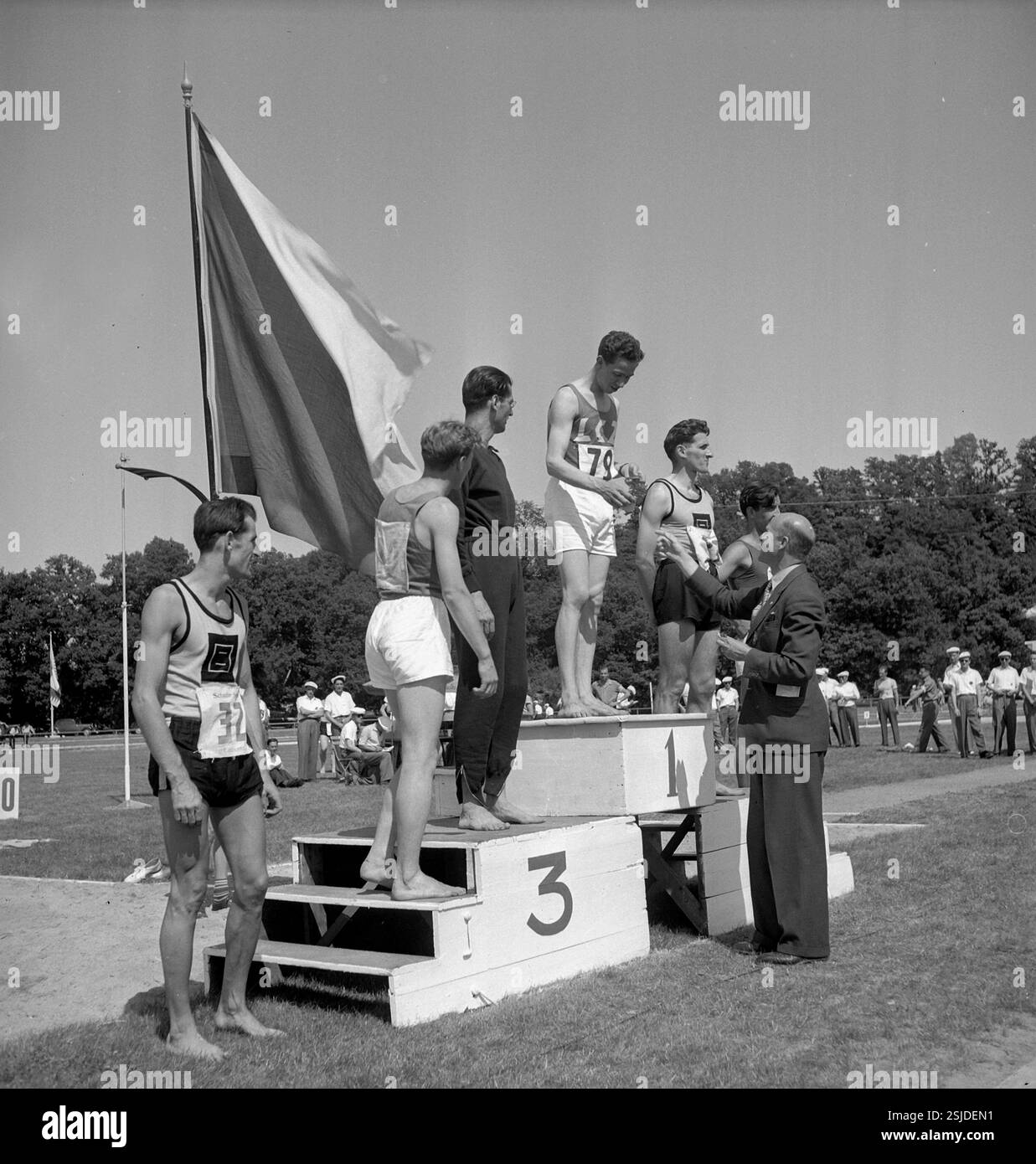 --- Leichtathletik-SM 1949 Genf, finale 800m: Streuli (79) siegt#Swiss Championships 1949 Ginevra, finali 800m: Streuli (79) vince- RDB DI DUKAS Foto Stock