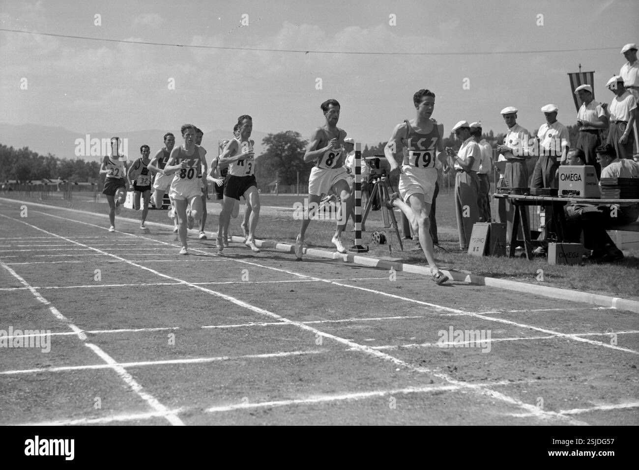 --- Leichtathletik-SM 1949 Genf, finale 800m: Streuli (79) siegt#Swiss Championships 1949 Ginevra, finali 800m: Streuli (79) vince- RDB DI DUKAS Foto Stock