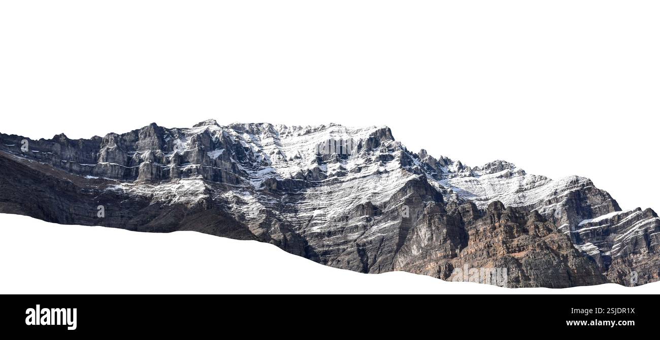 Montagna spolverata con fessura isolata dalla neve su bianco Foto Stock