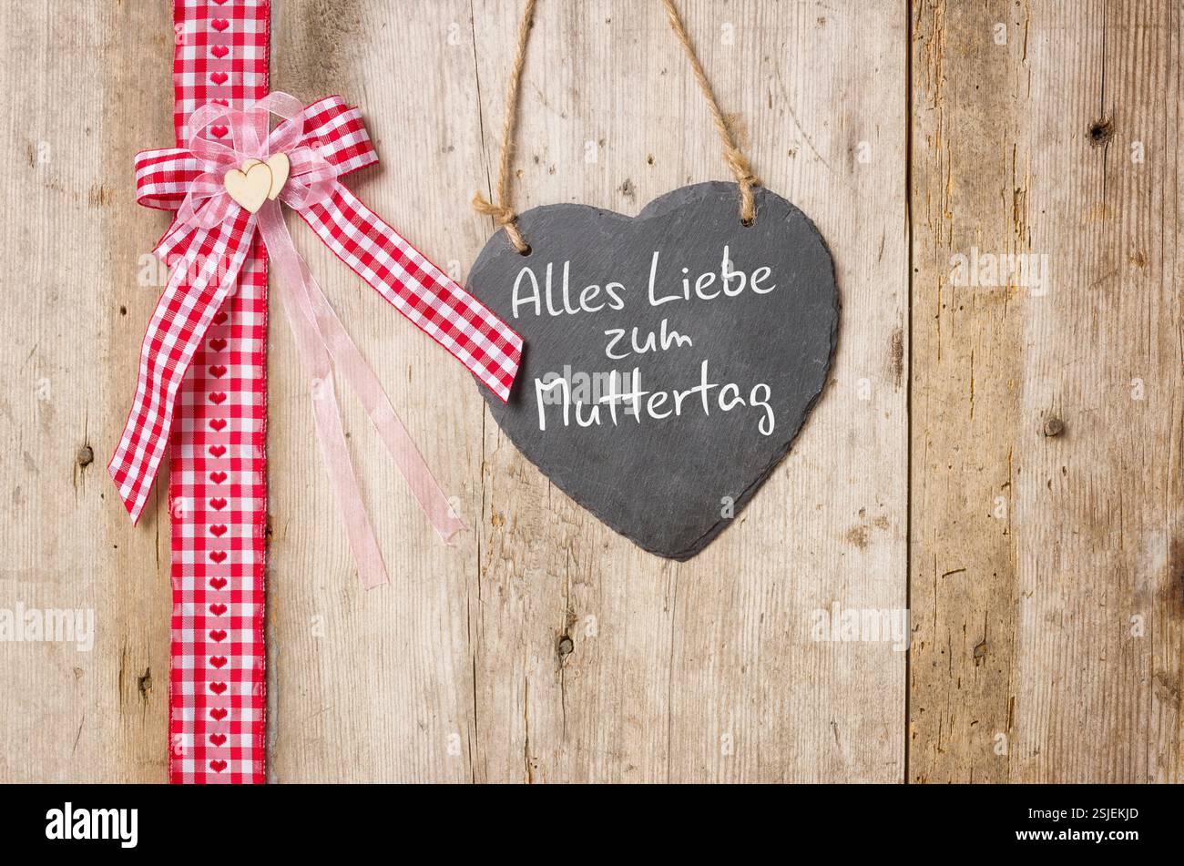 Placca a forma di cuore con fiocco: Tutto l'amore per la festa della mamma Foto Stock