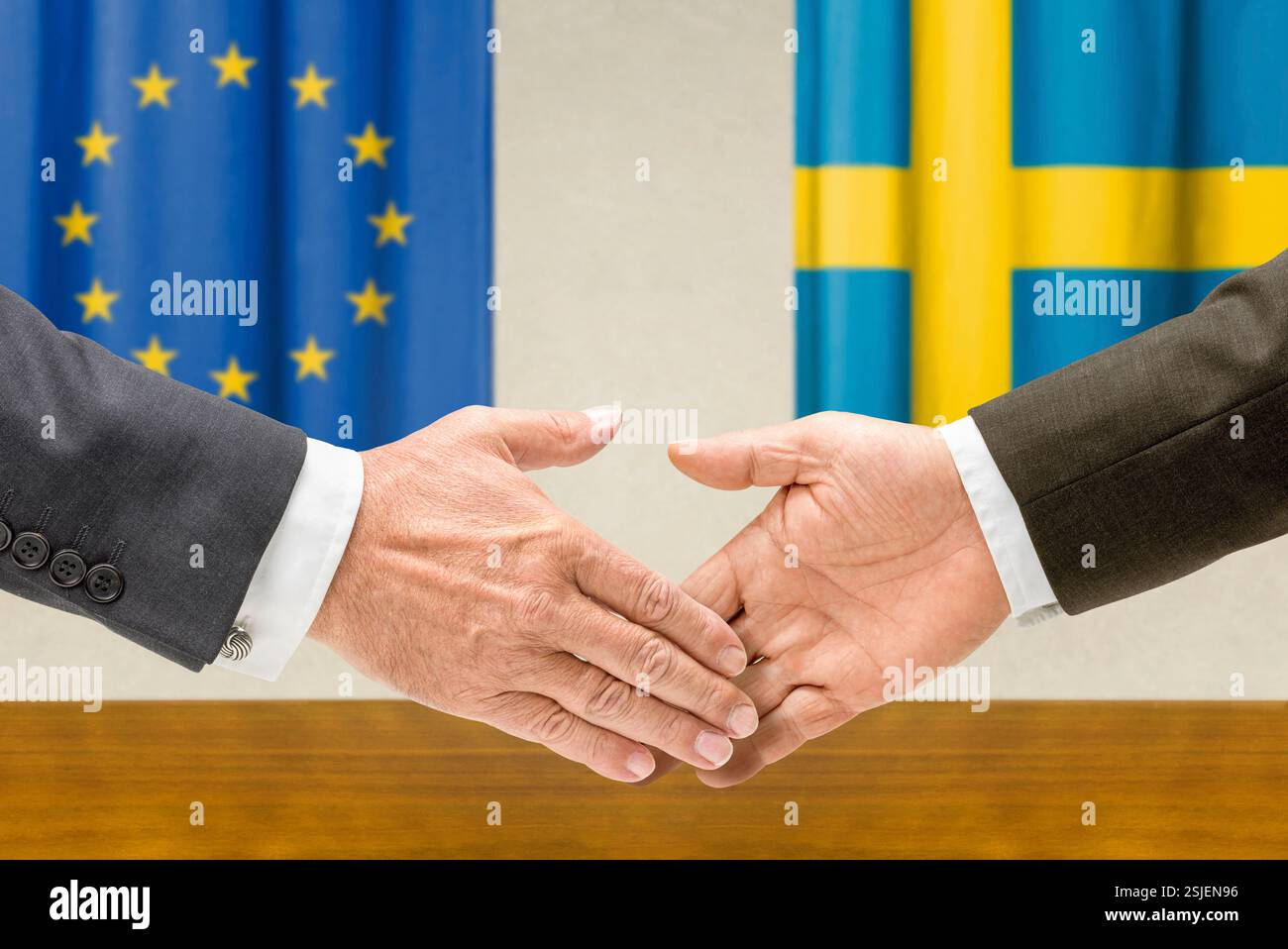 I rappresentanti dell'Unione europea e della Svezia stringono la mano Foto Stock