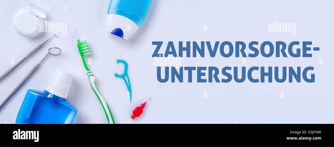 Prodotti per la cura dentale su sfondo chiaro - controllo dentale preventivo Foto Stock