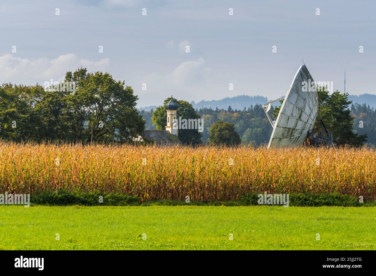 Stazione di terra satellite, stazione di terra di Raisting, Allgäu, Baviera, Germania Foto Stock Stazione di terra satellite, stazione di terra di Raisting, Allgäu, Baviera, Germania Foto Stock