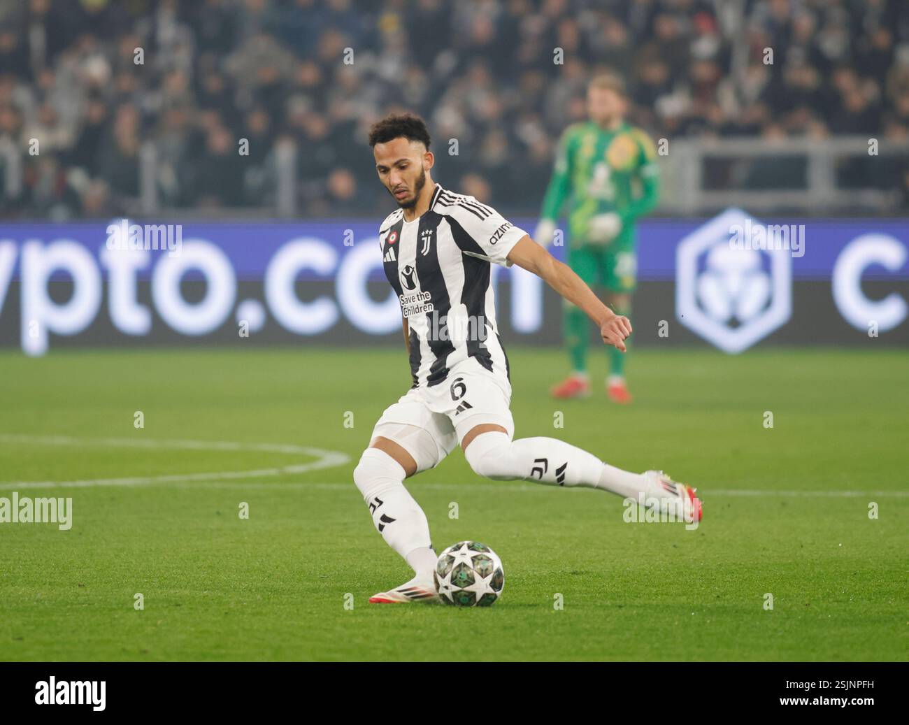 Torino, Italia. 11 febbraio 2025. Lloyd Kelly della Juventus FC durante la partita di andata della §UEFA Champions League tra Juventus FC e PSV Eindhoven. L'11 febbraio 2025 allo stadio Allianz di Torino. Crediti: Nderim Kaceli/Alamy Live News Foto Stock