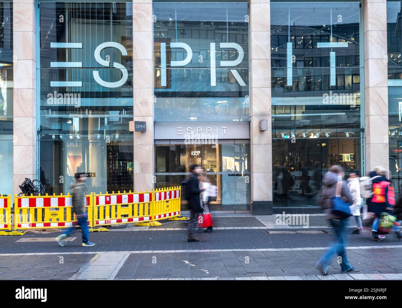 Filiale chiusa della catena di moda Esprit, a causa di insolvenza, su Schadowstraße, a Düsseldorf, Renania settentrionale-Vestfalia, Germania Foto Stock