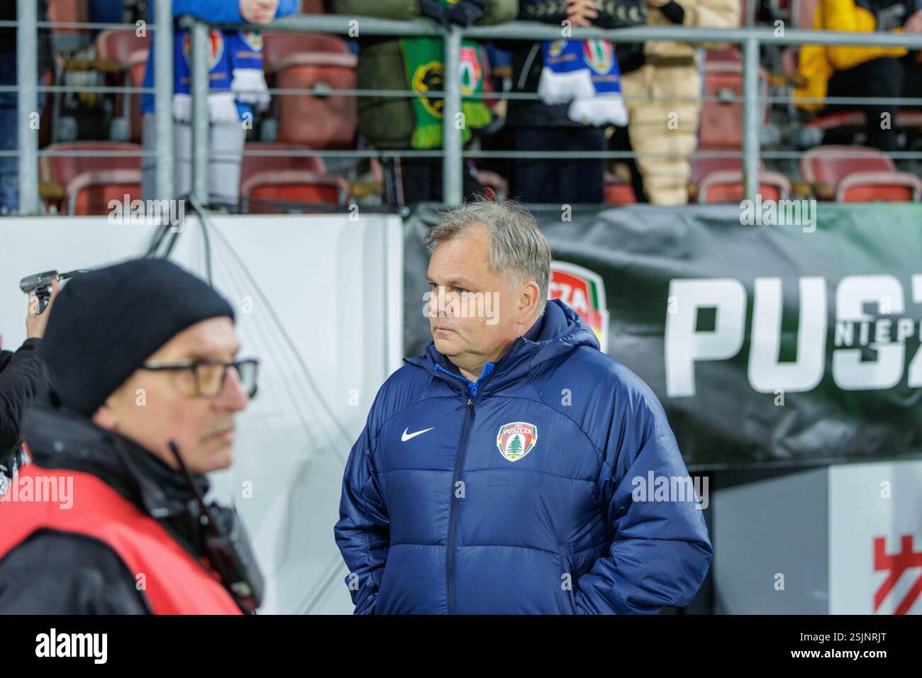 CRACOVIA, Polonia, 10 febbraio 2025, Una partita di calcio nel PKO BP Ekstraklasa di primo livello tra PUSZCZA NIEPOLOMICE E ZAGLEBIE LUBIN, OP: TOMASZ TULACZ Foto Stock
