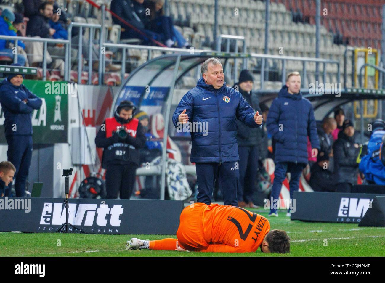 CRACOVIA, Polonia, 10 febbraio 2025, Una partita di calcio nel PKO BP Ekstraklasa di primo livello tra PUSZCZA NIEPOLOMICE E ZAGLEBIE LUBIN, OP: TOMASZ TULACZ Foto Stock