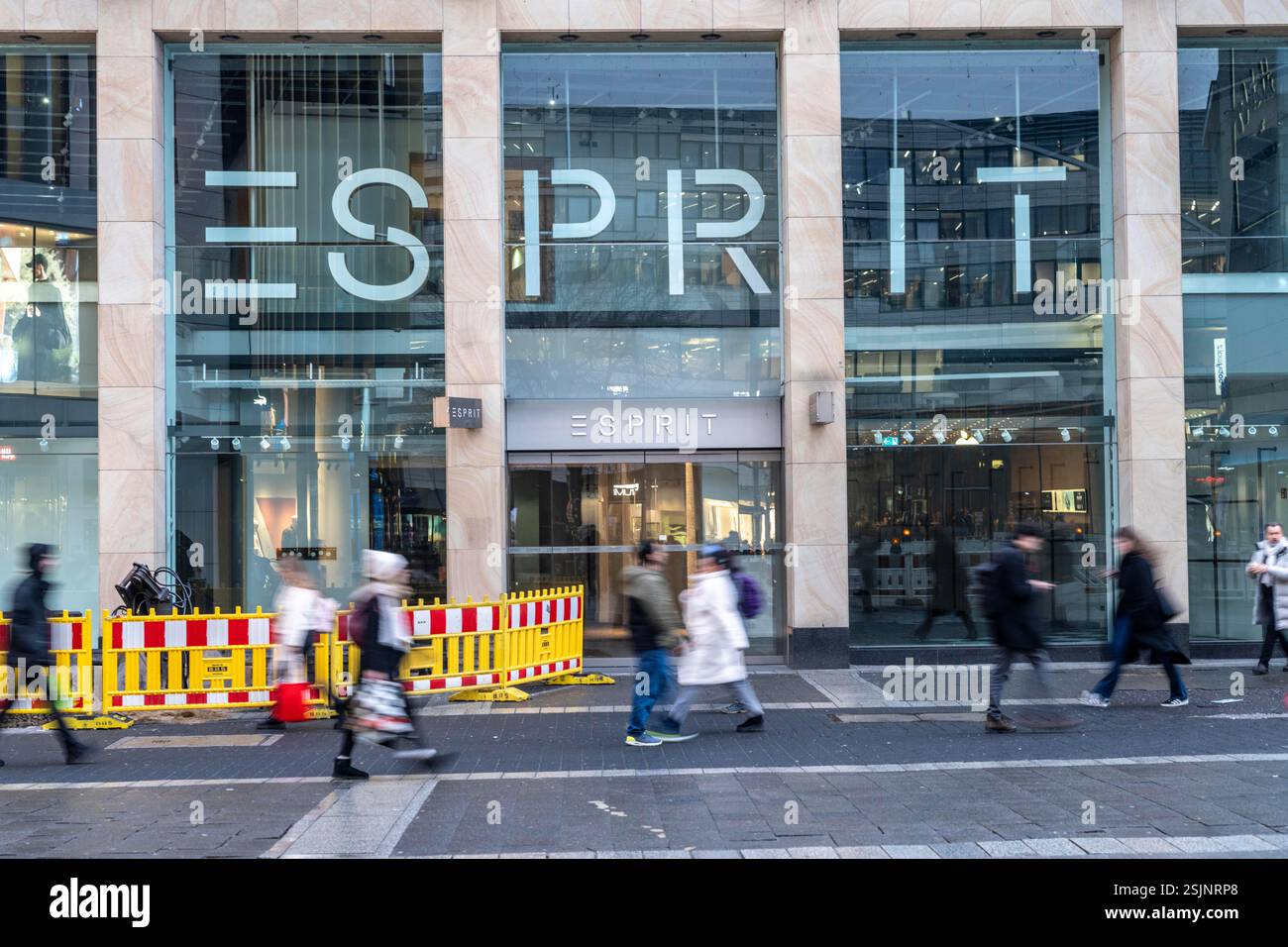 Filiale chiusa della catena di moda Esprit, a causa di insolvenza, su Schadowstraße, a Düsseldorf, Renania settentrionale-Vestfalia, Germania Foto Stock