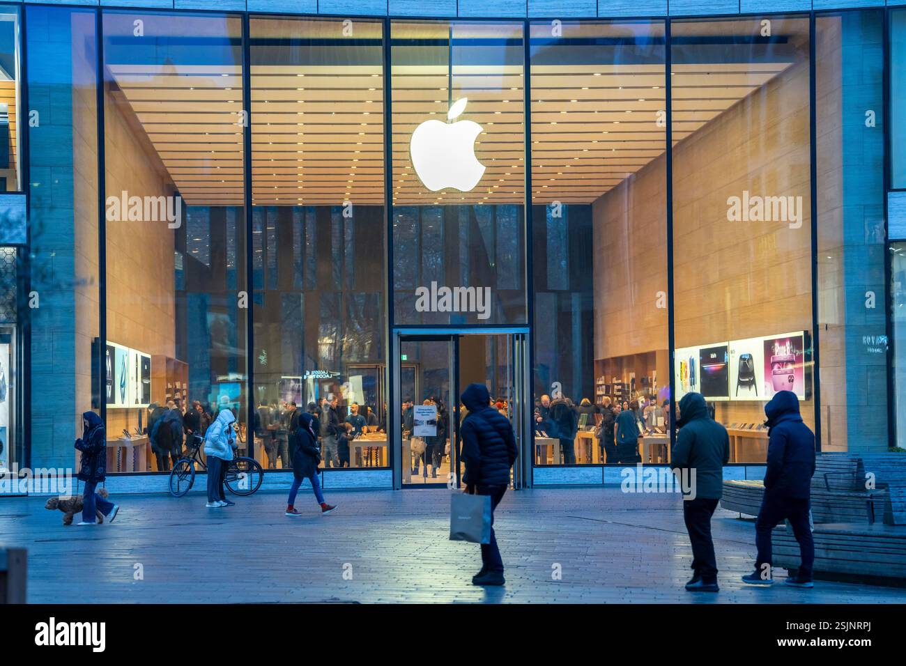 Apple Store, centro commerciale Kö-Bogen, Düsseldorf, Renania settentrionale-Vestfalia, Germania Foto Stock