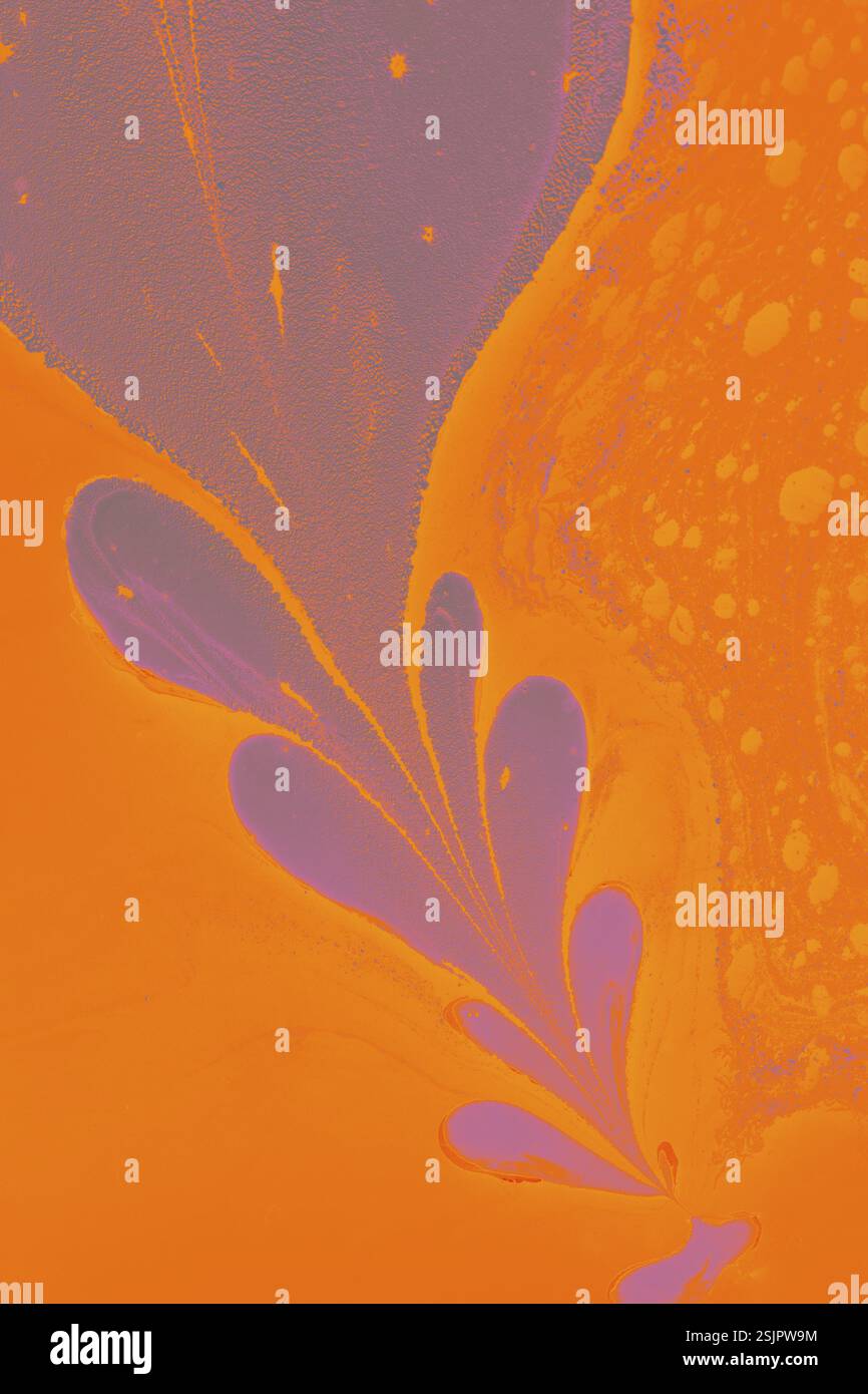 Bella arte astratta di tecniche di pittura di marbling Ebru sull'acqua con vernici acriliche Foto Stock