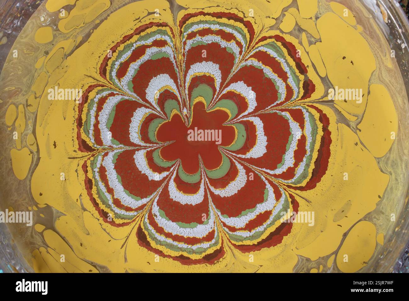 Bella arte astratta di tecniche di pittura di marbling Ebru sull'acqua con vernici acriliche Foto Stock