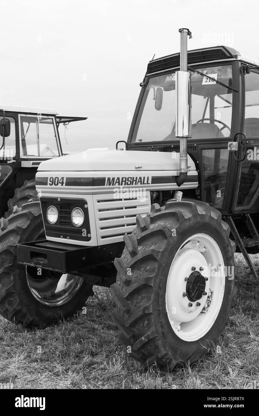 Haselbury Plucknet.Somerset.regno Unito. 17 agosto 2024.Un Marshall 904 XL è in mostra ad un evento agricolo di Yesterdays Foto Stock