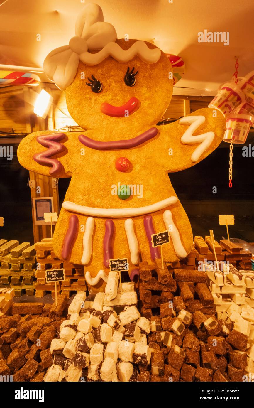 England, Kent, Canterbury, Canterbury Christmas Street Market, Market Stall display of Fudge Foto Stock